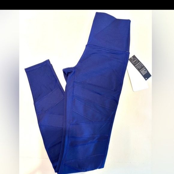 Two lulu lemon  define hooded jackets size 6 and size 8 and blue leggings size 6 - Picture 3 of 3